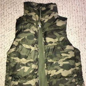 Women’s Old Navy Camo Vest (never worn)